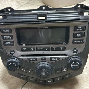 OEM 2004-2007 Honda Accord 6-Disc CD Radio w/ Dual Auto Climate ctrl